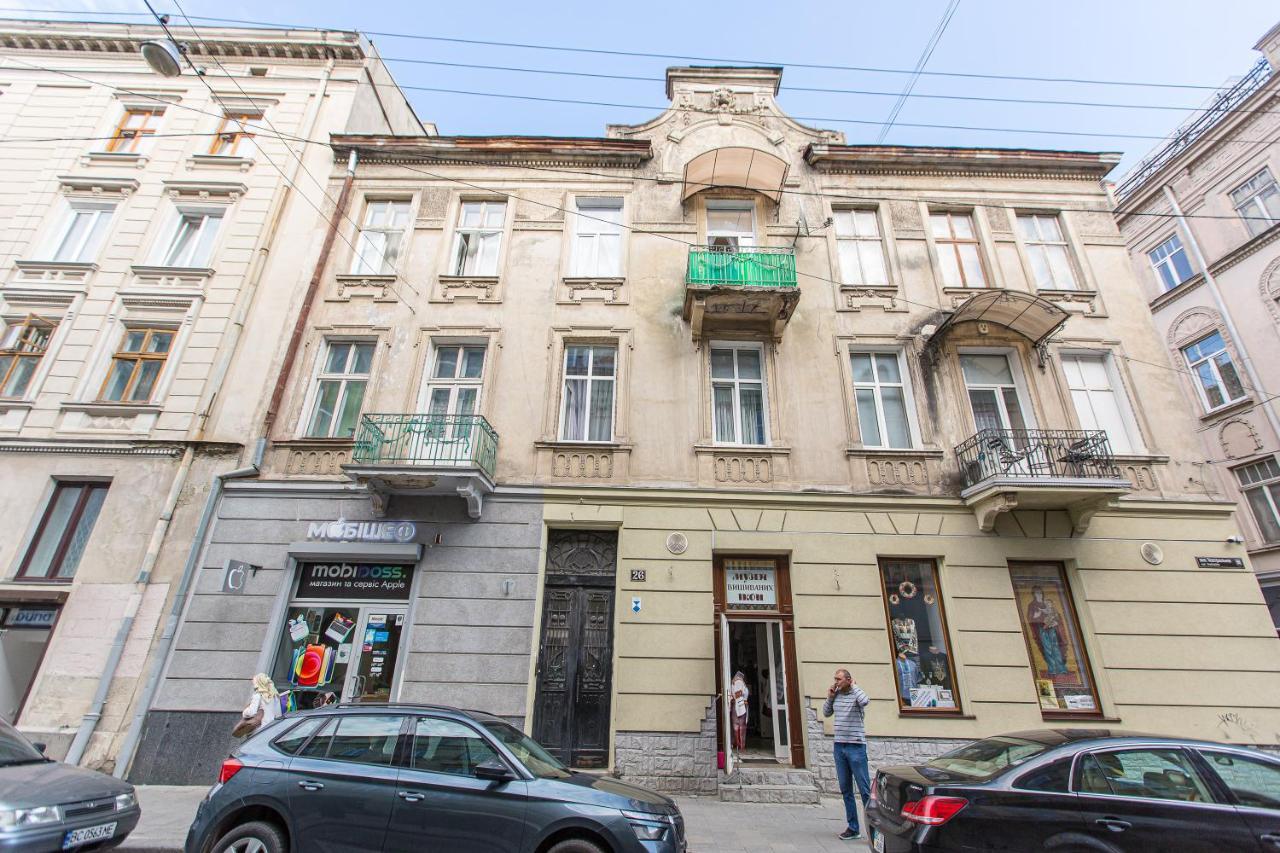 Апартаменти вул. Театральна 26 з балконом на Вернісаж. Львів Екстер'єр фото