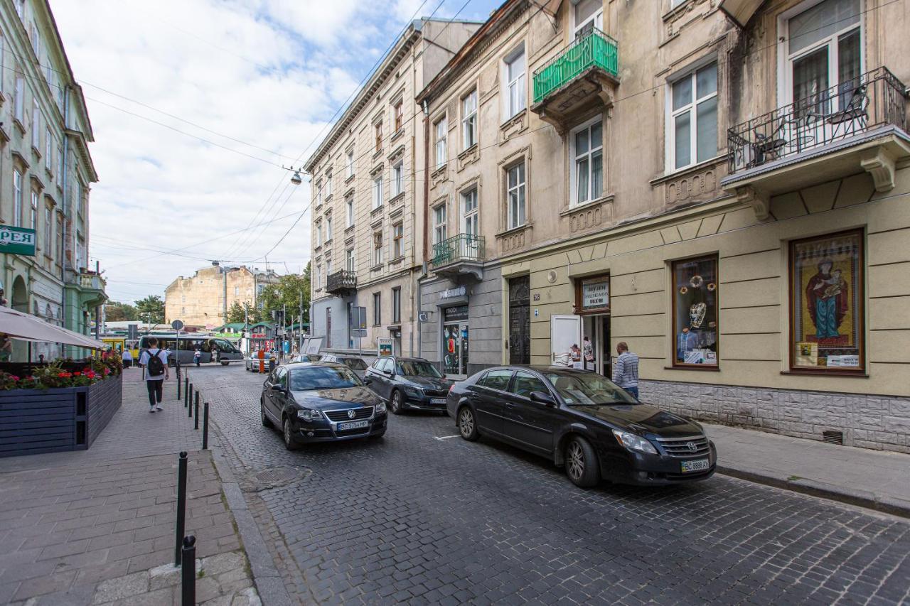 Апартаменти вул. Театральна 26 з балконом на Вернісаж. Львів Екстер'єр фото
